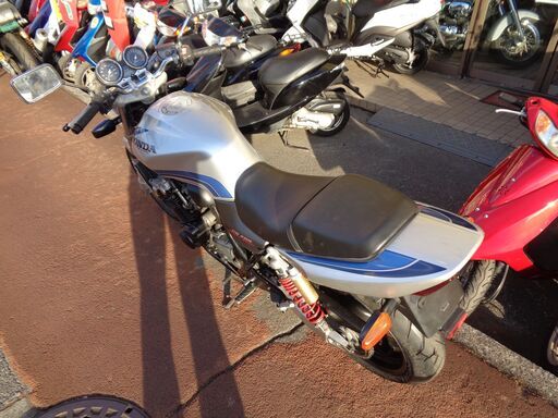 NO.4100　ＣＢ４００ＳＦＶ　水冷４サイクルＤＯＨＣ１６バルブ４気筒４００ｃｃ　ＶＴＥＣエンジン　スペンサーカラー（シルバー＆ブルー）　☆彡