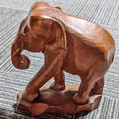 木彫りの置物①  象