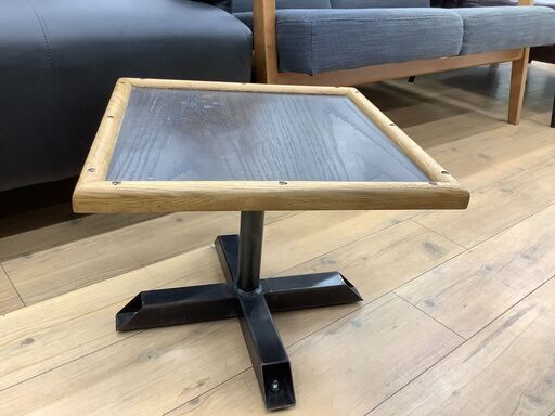 オシャレなデザインのjournal standard Furniture（ジャーナルスタンダード ファニチャー）のサイドテーブルです！
