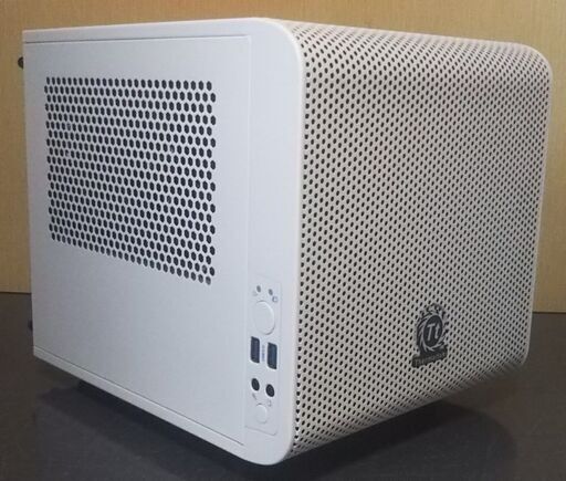 自作コンパクトタイプパソコン i7-6700k GTX1080 mini-ITX ゲーミングパソコン