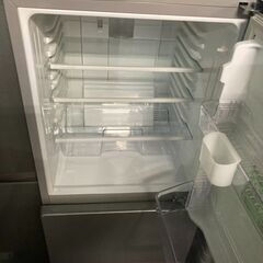 ☆中古 激安！！￥11,800！！＜目玉商品！＞U-ING　110㍑2ドア冷蔵庫　家電　2017年製　UR-J110H(S)型　幅48cmｘ奥行53cmｘ高さ108cm　【BBK204】 ☆中古 激安！！￥11,800！！＜目玉商品！＞U-ING 110㍑2ドア冷蔵庫