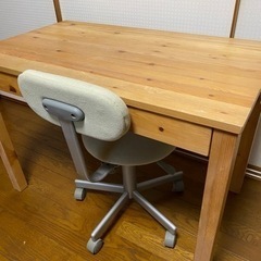 木製デスク、椅子