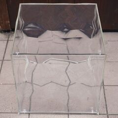 イタリアのデザイナーズ家具ブランドKARTELL(カルテル)のOPTIC