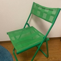 グリーンの椅子