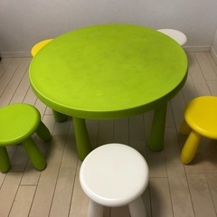 ⭐️IKEA 子供用テーブル＋椅子5点セット　無料で差し上げます。