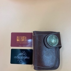 RED MOONの二つ折り革財布