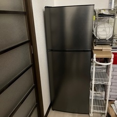 【ネット決済】設置場所に合わせてドアを逆開き出来る2ドア冷凍/冷蔵庫