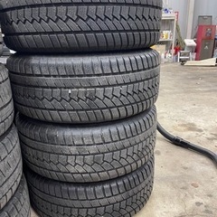 MOMOホイール、ハイフライスタッドレス4本セット225/50-17