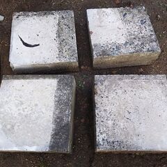 物置下に使用されていたコンクリートブロック　4個セット