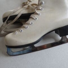 スケート靴（23.5cm）