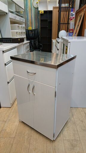 キッチンカウンター ステンレス天板 キャスター付き 鏡面 ホワイト 幅52cm 奥行40cm 高さ85 近隣配送無料 買取帝国 朝霞店 買取帝国 朝霞店 北朝霞の収納家具 食器棚 キッチン収納 の中古あげます 譲ります ジモティーで不用品の処分