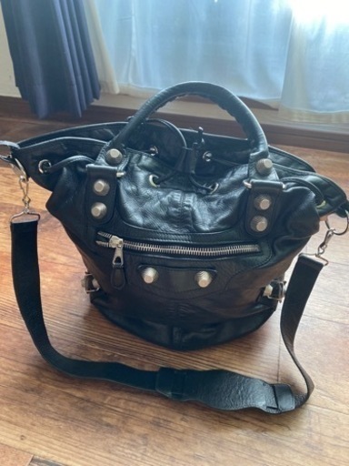 バレンシアガ　ジャイアントポンポン　美品