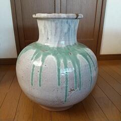 大きめな陶器の壺を無料で差し上げます。