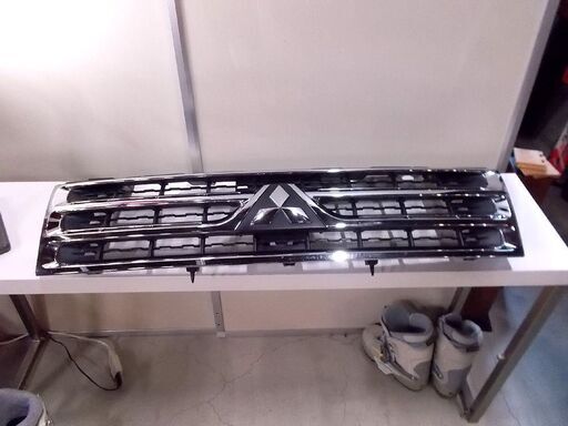 中古パーツ 三菱 パジェロ 純正 フロントグリル 7450Ａ480 中古 札幌市東区 新道東店