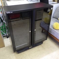 格安！店舗受け渡し可能　東洋リビング EW-240CDB 全自動電子防湿保管庫 オートクリーンドライ ワイドタイプ 光触媒 動作品 棚受け1セット、鍵欠品