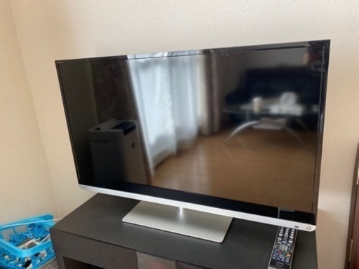 TOSHIBA 40型 テレビ台もつけます！