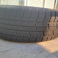 スタッドレスタイヤ　215 60R 17