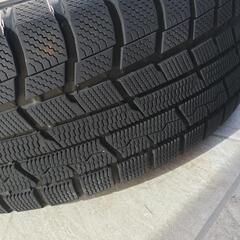 スタッドレスタイヤ　215 60R 17
