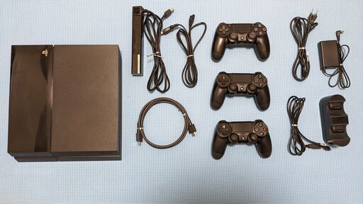 PlayStation 4 プレイステーション4本体＋純正コントローラー3台（中古）