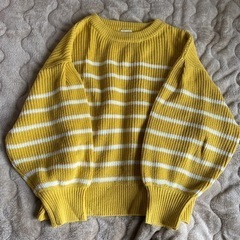 黄色のボーダーセーター