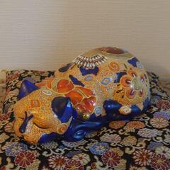 眠り猫　(九谷焼)座布団付き