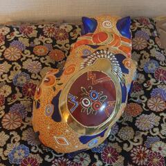 眠り猫　(九谷焼)座布団付き