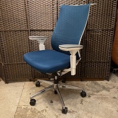 コクヨ　KOKUYO ベゼル　Bezel チェア　可動肘　アルミポリッシュ　ハンガー　付き　ネイビー　ファンクショナル　オフィスチェア　エクストラバック 検 ランバーサポート　スタンダード　タイプ　KOKUYO Chair コクヨ　イング　スチールケース　steelcase　デスクチェア　OAチェア　事務椅子　メッシュ　ポリッシュ　OKAMURA オカムラ コンテッサ Contessa ハーマンミラー hermanmiller アーロンチェア 　Ergohuman Basic　エルゴヒューマン 　ベーシッ