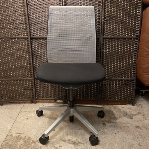 極美品　スチールケース　steelcase think シンク　チェア　アームレス　背面メッシュ　アルミポリッシュ　ランバーサポート 検　THK-231 座メッシュ KOKUYO  ing コクヨ　イング　デスクチェア　OAチェア　事務椅子　メッシュ　ポリッシュ　OKAMURA オカムラ コンテッサ Contessa Aeron Chairs ハーマンミラー hermanmiller アーロンチェア 　Ergohuman Basic　エルゴヒューマン 　ベーシック　テレワーク