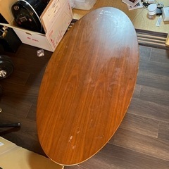 【ネット決済・配送可】楕円型のローテーブル