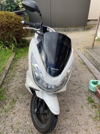PCX125 jf56 カウル大きく破損ありの訳ありばいくです。 PCX125 jf56 カウル大きく破損ありの訳ありばいくです。