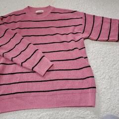 ピンクと黒のボーダーニットセーター