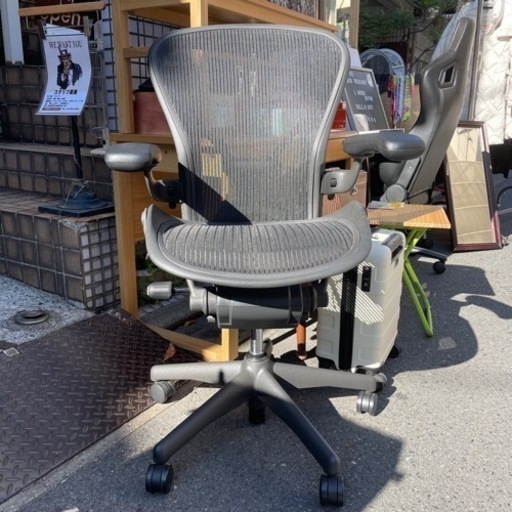 【売約済み】Aeron Chairs ハーマンミラー hermanmiller アーロンチェア 検　Bサイズ　ランバーサポート　スタンダード　タイプ　座メッシュ KOKUYO  ing Gliding Chair コクヨ　イング　スチールケース　steelcase　デスクチェア　OAチェア　展示品　メッシュ　ポリッシュ　OKAMURA オカムラ コンテッサ Contessa