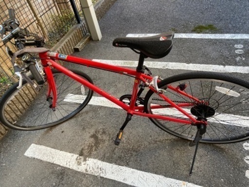 自転車　クロスバイク　赤