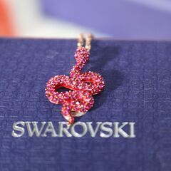 swarovski スワロフスキー 蛇 ネックレス　ペンダント ピンク