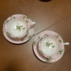 ウェッジウッドの ワイルドストロベリーブルーム  ピンクのカップ＆ソーサー2客セット
