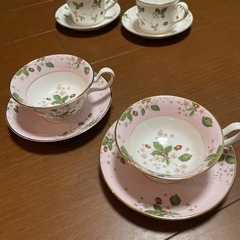 ウェッジウッドの ワイルドストロベリーブルーム  ピンクのカップ＆ソーサー2客セット