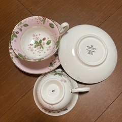 ウェッジウッドの ワイルドストロベリーブルーム  ピンクのカップ＆ソーサー2客セット