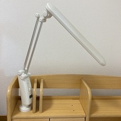 ほぼ未使用　学習机　椅子　ライト　　サイド引き出し付き