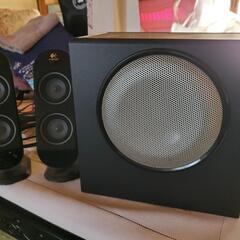 BS/CS 4K録画対応チューナー、2,1chサブウーファー付きスピーカー、ヤンチャな43型スマートTV(🔶ラックとTVは無料です🔷)他   (お話し中です)