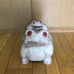 【インドネシア産】蛙の親子　木彫り　置物