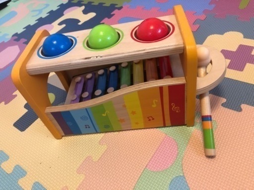 カラフルなおもちゃのセット