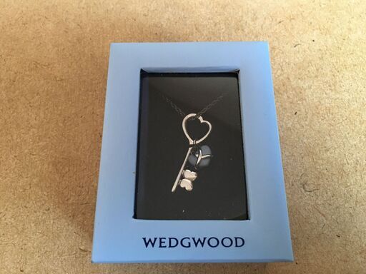 英国王室御用達ブランド Wedgwood ウェッジウッド ネックレス Vanilla 川口のアクセサリー ネックレス の中古 古着あげます 譲ります ジモティーで不用品の処分 英国王室御用達ブランド Wedgwood ウェッジウッド ネックレス Vanilla 川口のアクセサリー ネックレス の中古 古着あげます 譲ります ジモティーで不用品の処分