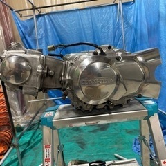 スーパーカブ ホンダ 純正エンジン本体 フルオーバーホール　50cc 全バラ　研磨　ピカピカ