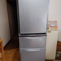💴値下げしました💴5000円❗三菱　冷蔵冷凍庫　335L　３ドア