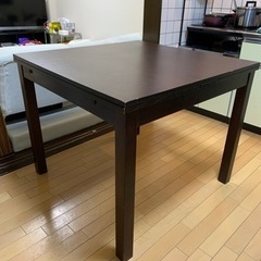 IKEAダイニングテーブル　チェア二脚付き