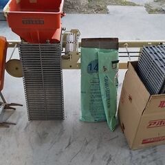みのる２条歩行田植え機一式すべてです。手動種まき機、専用枠、その他一式
