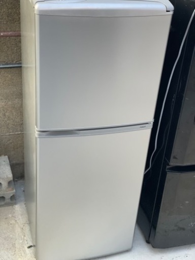 送料・設置込み　冷蔵庫　140L AQUA 2017年