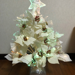 ホワイトポインセチアのクリスマスツリー