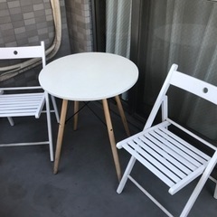 【ネット決済】ニトリコーヒーテーブル+IKEAチェア2つ