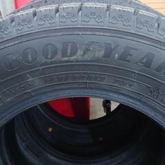 新品スタッドレスタイヤ4本セット！グッドイヤーナビ8